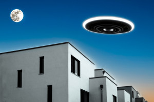 Futurama in Fischach, Neubauten, Ufo, Mond, Blauer Himmel