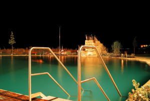 Naturfreibad Fischach in der Nacht